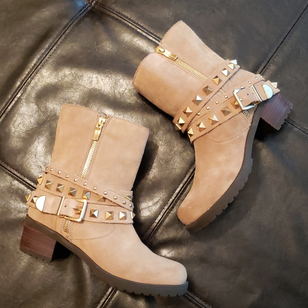 BCBGeneration leather booties. - Picture 3 of 8